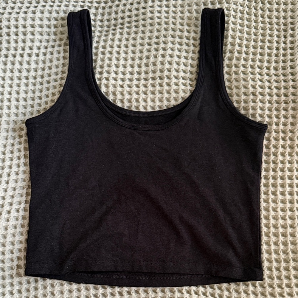 Vuori Halo Essential Tank - Picture 3 of 5